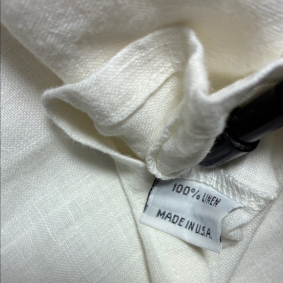 Elegant White linen Women's Top - Picture 3 of 4